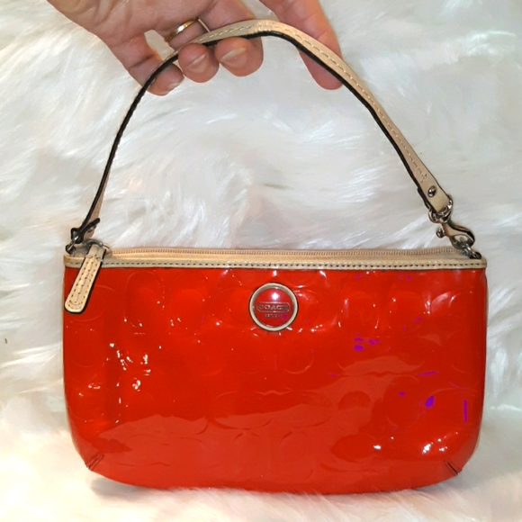 L@@K- Rare~COACH "Peyton" Large Striking Red Signature Embossed Leather Wristlet - Picture 16 of 16
